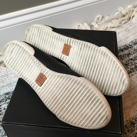 Frye Melanie Perf Slip on Black 6.5 - Picture 3 of 3